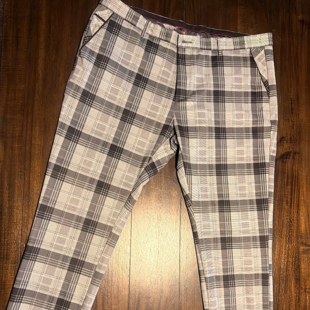 Men’s Suslo Couture Black and Gray plaid dress pants Size 42/30